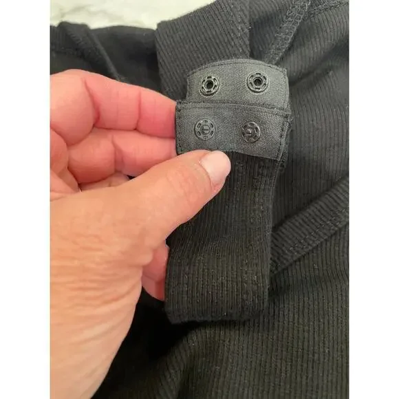 American Threads Ruffled Ribbed V-Neck Thong Black Bodysuit Medium - Picture 7 of 7